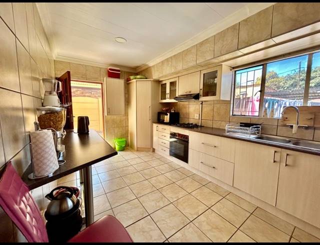 2 BEDROOM HOUSE FOR SALE IN VANDERBIJLPARK CW 6